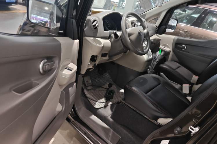 Used Nissan NV200 2014 1.6L CVT Luxury Model China IV Standard Driver Seat