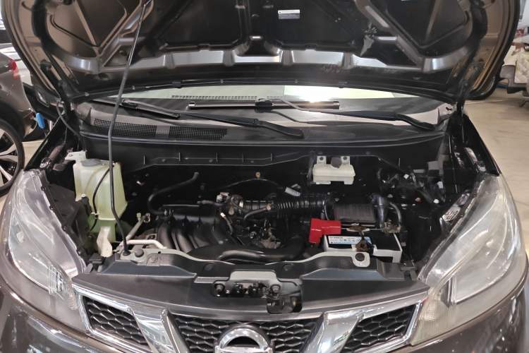 Used Nissan NV200 2014 1.6L CVT Luxury Model China IV Standard Engine Bay