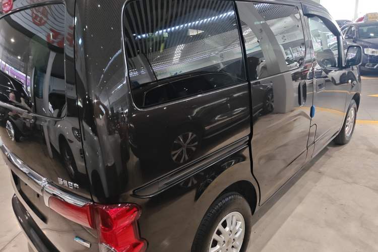 Used Nissan NV200 2014 1.6L CVT Luxury Model China IV Standard Rear Right 45 Deg