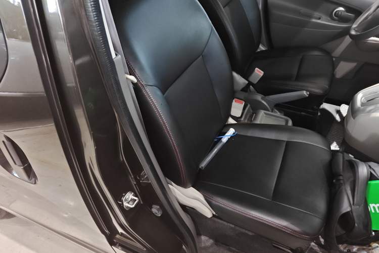 Used Nissan NV200 2014 1.6L CVT Luxury Model China IV Standard Right Front Seat