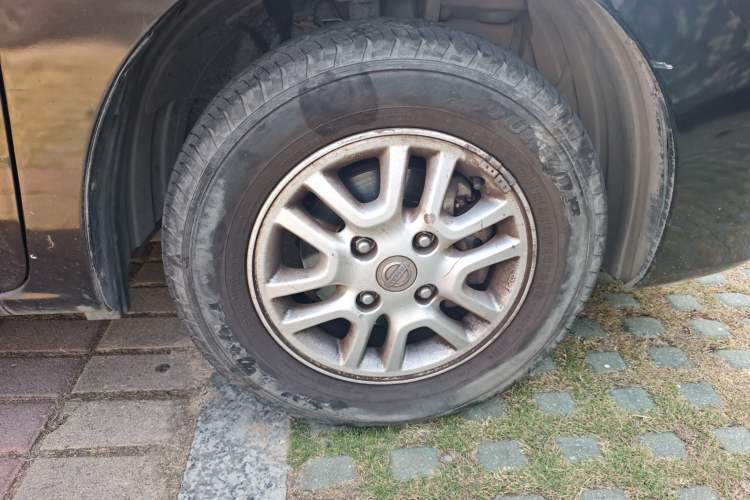 Used Nissan NV200 2014 1.6L CVT Luxury Model China V Standard Right Front Wheel Hub