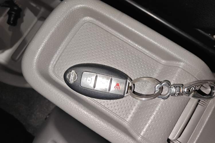 Used Nissan NV200 2014 1.6L CVT Luxury Model China IV Standard Vehicle Key