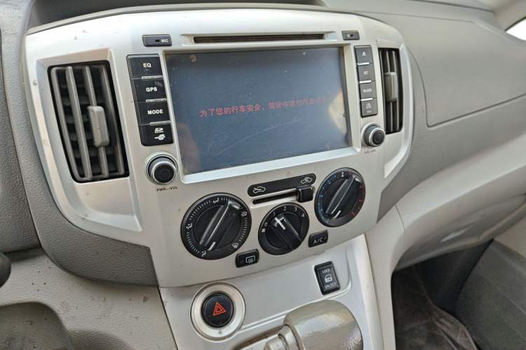Used Nissan NV200 2014 1.6L CVT Luxury Model China V Standard Audio And AC Panel