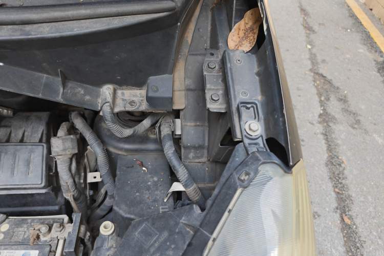 Used Nissan NV200 2014 1.6L CVT Zunya Model China IV Standard Engine Bay Left