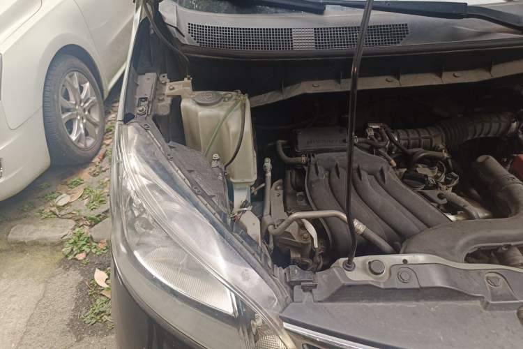 Used Nissan NV200 2014 1.6L CVT Luxury Model China IV Standard Engine Bay Right