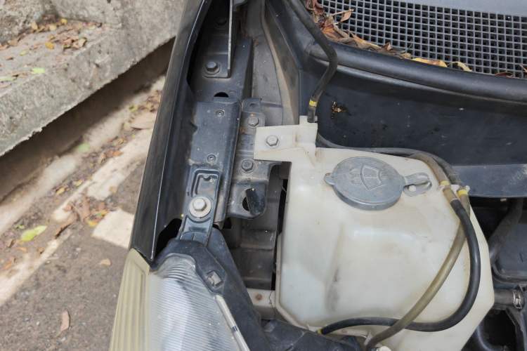 Used Nissan NV200 2014 1.6L CVT Zunya Model China IV Standard Engine Bay Right