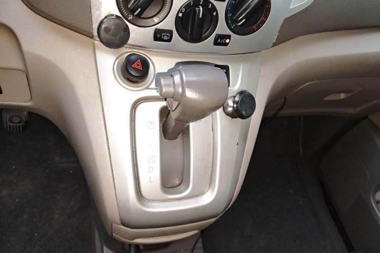 Used Nissan NV200 2014 1.6L CVT Zunya Model China IV Standard Gear Lever