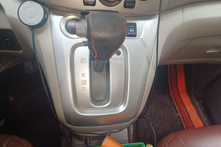 Used Nissan NV200 2014 1.6L CVT Luxury Model China IV Standard Gear Lever
