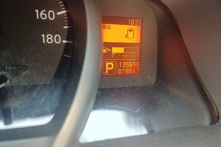Used Nissan NV200 2014 1.6L CVT Luxury Model China IV Standard Odometer Close Up