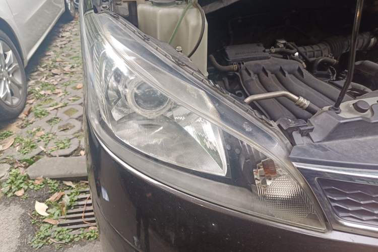 Used Nissan NV200 2014 1.6L CVT Luxury Model China IV Standard Right Front Headlight