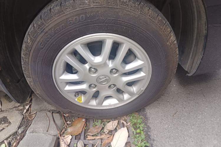 Used Nissan NV200 2014 1.6L CVT Luxury Model China IV Standard Right Front Wheel Hub