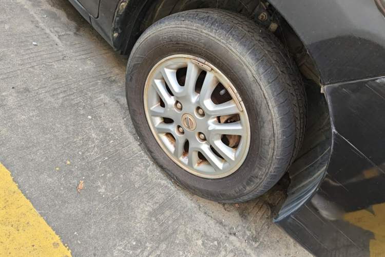 Used Nissan NV200 2014 1.6L CVT Luxury Model China V Standard Right Front Wheel Hub