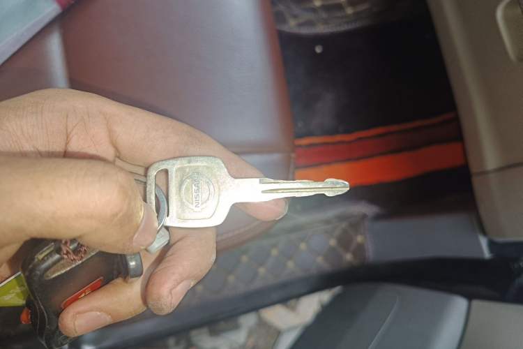 Used Nissan NV200 2014 1.6L CVT Luxury Model China IV Standard Vehicle Key
