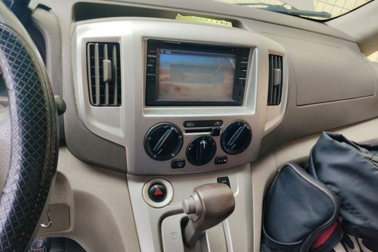 Used Nissan NV200 2014 1.6L CVT Luxury Model China V Standard Audio And AC Panel