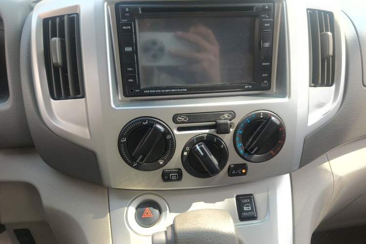 Used Nissan NV200 2014 1.6L CVT Luxury Model China IV Standard Audio And AC Panel