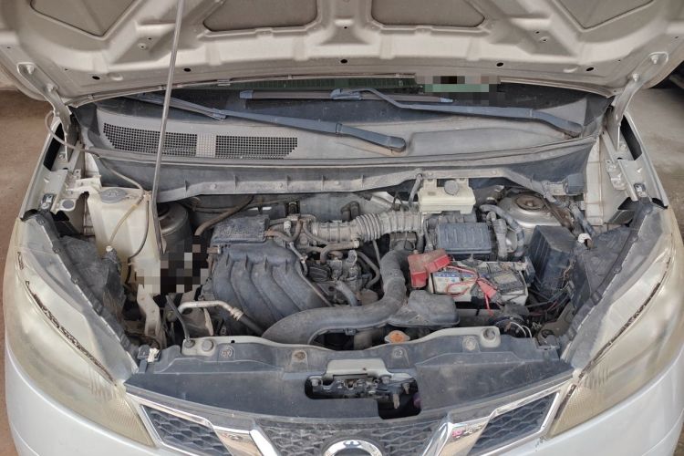 Used Nissan NV200 2014 1.6L CVT Luxury Model China IV Standard Engine Bay