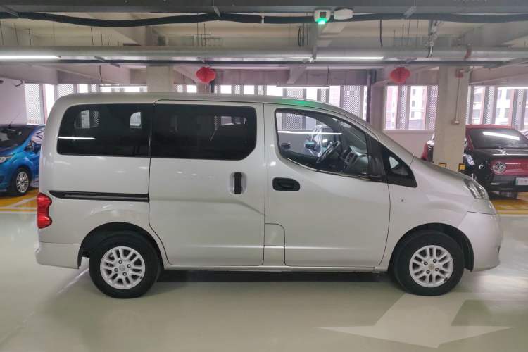 Used Nissan NV200 2014 1.6L CVT Luxury Model China IV Standard Exterior 2