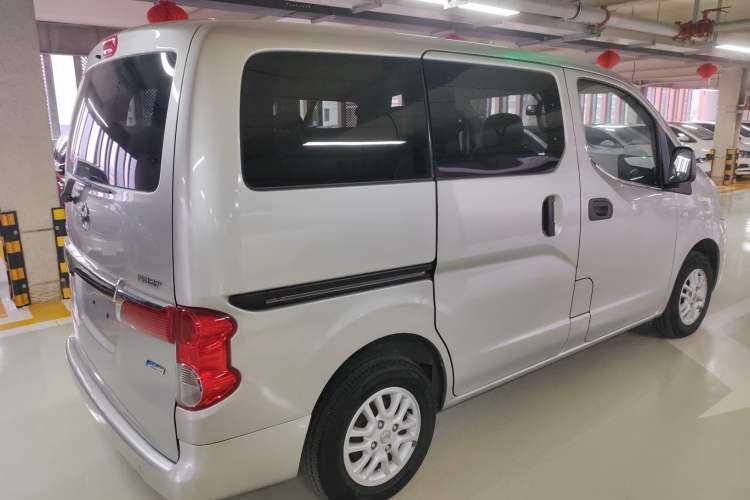 Used Nissan NV200 2014 1.6L CVT Luxury Model China IV Standard Exterior 3