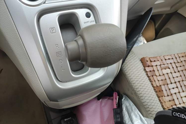 Used Nissan NV200 2014 1.6L CVT Zunya Trim China V Standard Gear Lever