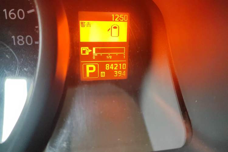 Used Nissan NV200 2014 1.6L CVT Luxury Model China IV Standard Odometer Close Up