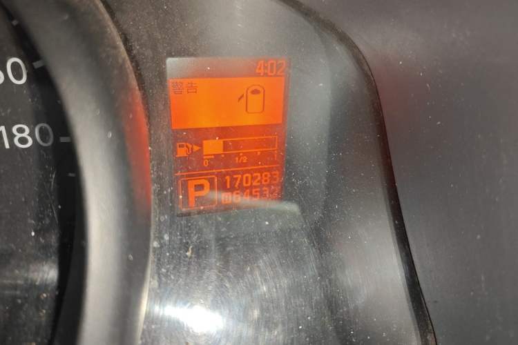 Used Nissan NV200 2014 1.6L CVT Luxury Model China IV Standard Odometer Close Up