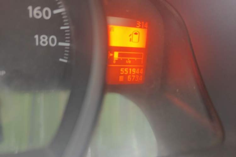 Used Nissan NV200 2014 1.6L Manual Luxury Model China V Standard Odometer Close Up