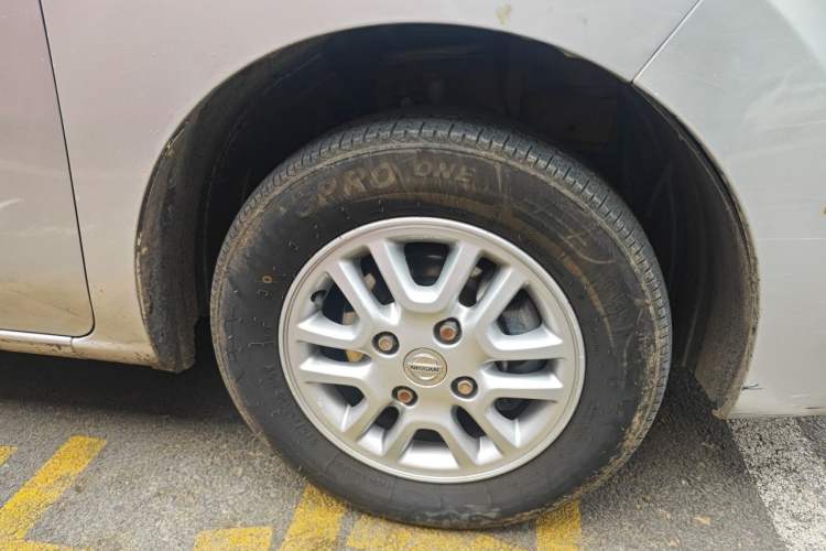 Used Nissan NV200 2014 1.6L CVT Luxury Model China IV Standard Right Front Wheel Hub