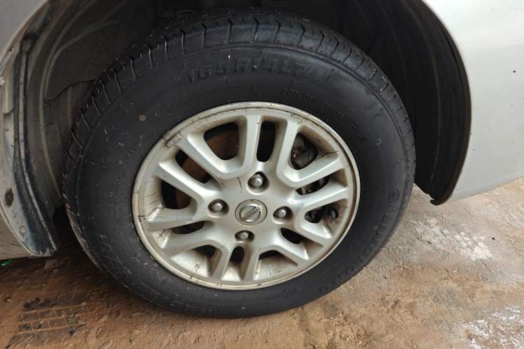 Used Nissan NV200 2014 1.6L CVT Luxury Model China IV Standard Right Front Wheel Hub