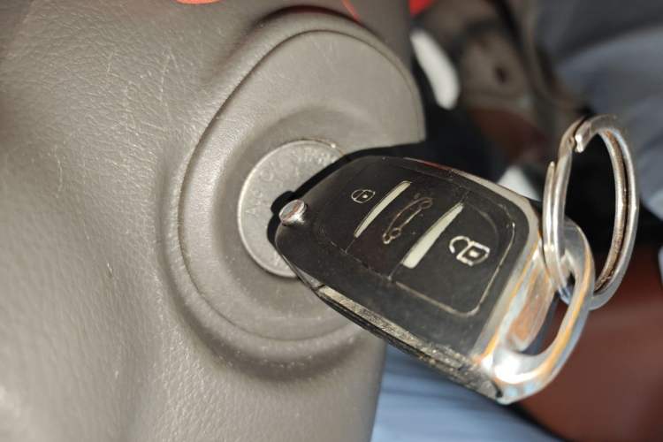 Used Nissan NV200 2014 1.6L CVT Luxury Model China IV Standard Vehicle Key