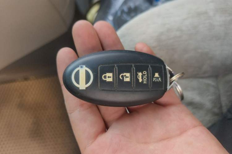 Used Nissan NV200 2014 1.6L CVT Luxury Model China IV Standard Vehicle Key
