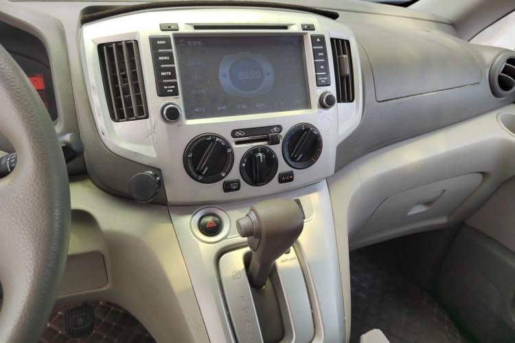 Used Nissan NV200 2014 1.6L CVT Luxury Model China IV Standard Audio And AC Panel