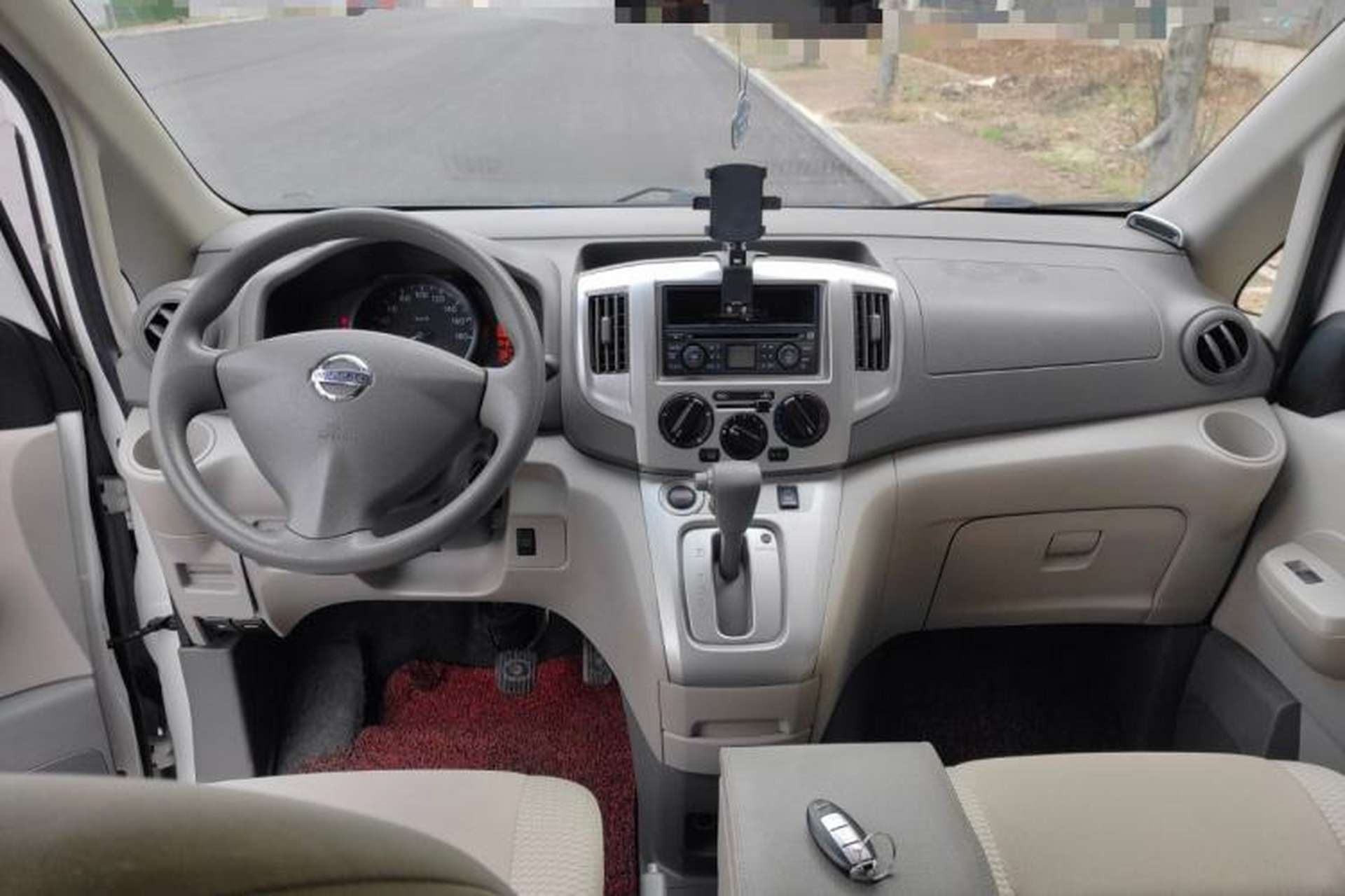 Used Nissan NV200 2014 1.6L CVT Luxury Model China IV Standard Center Console