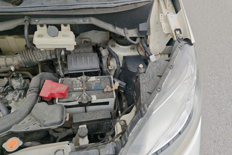 Used Nissan NV200 2014 1.6L CVT Zunya Model China IV Standard Engine Bay Left