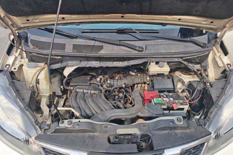 Used Nissan NV200 2014 1.6L CVT Luxury Model China IV Standard Engine Bay