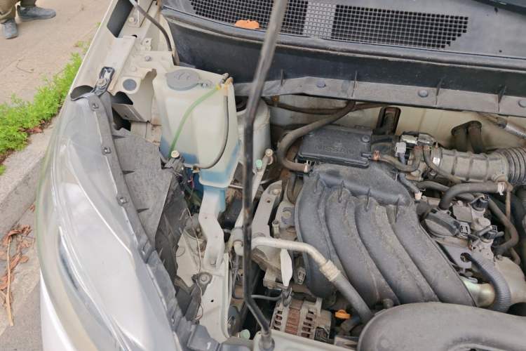 Used Nissan NV200 2014 1.6L CVT Zunya Model China IV Standard Engine Bay Right