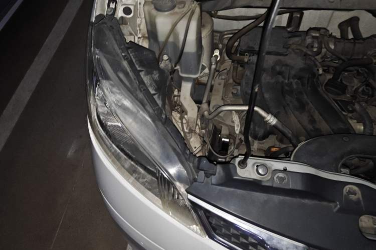Used Nissan NV200 2014 1.6L CVT Zunya Model China IV Standard Engine Bay Right