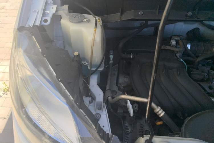 Used Nissan NV200 2014 1.6L CVT Luxury Model China V Standard Engine Bay Right