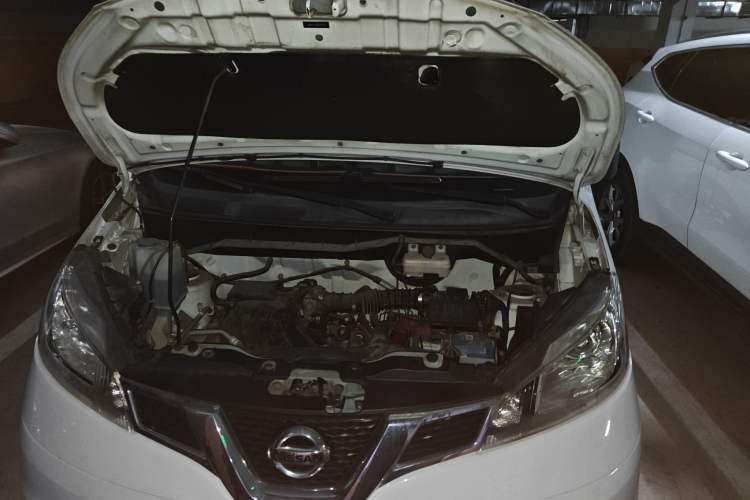 Used Nissan NV200 2014 1.6L CVT Zunya Model China IV Standard Engine Bay