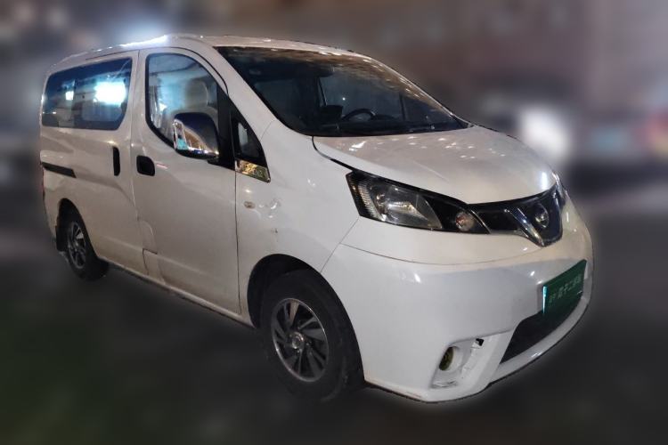 Used Nissan NV200 2014 1.6L Manual Luxury Model China IV Standard Front Right 45 Deg