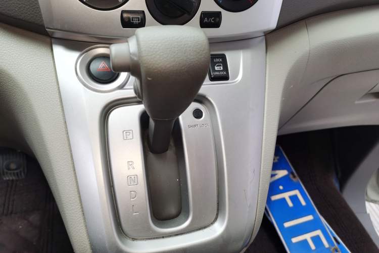 Used Nissan NV200 2014 1.6L CVT Luxury Model China IV Standard Gear Lever