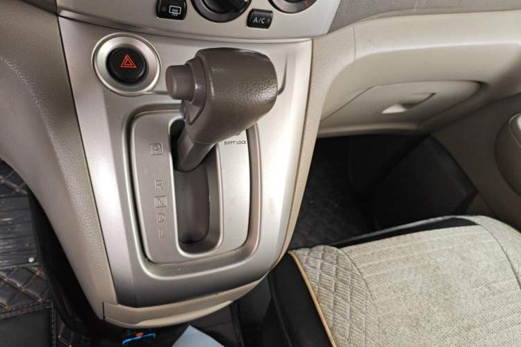 Used Nissan NV200 2014 1.6L CVT Zunya Model China IV Standard Gear Lever
