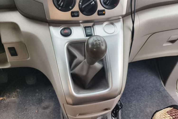 Used Nissan NV200 2014 1.6L Manual Luxury Model China IV Standard Gear Lever