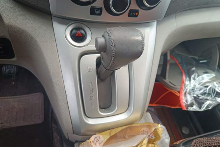 Used Nissan NV200 2014 1.6L CVT Luxury Model China IV Standard Gear Lever