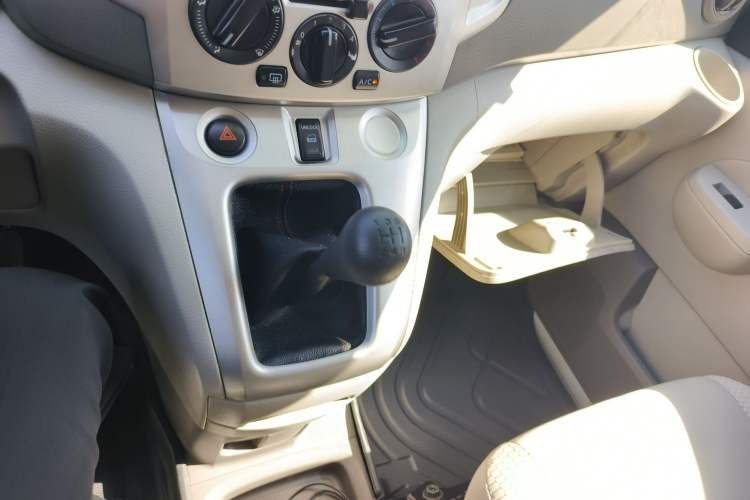 Used Nissan NV200 2014 1.6L Manual Luxury Model China IV Standard Gear Lever