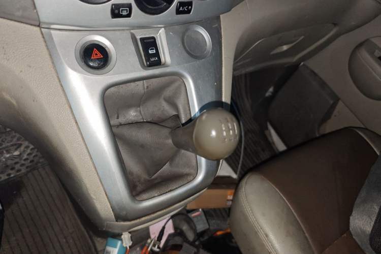 Used Nissan NV200 2014 1.6L Manual Luxury Model China IV Standard Gear Lever
