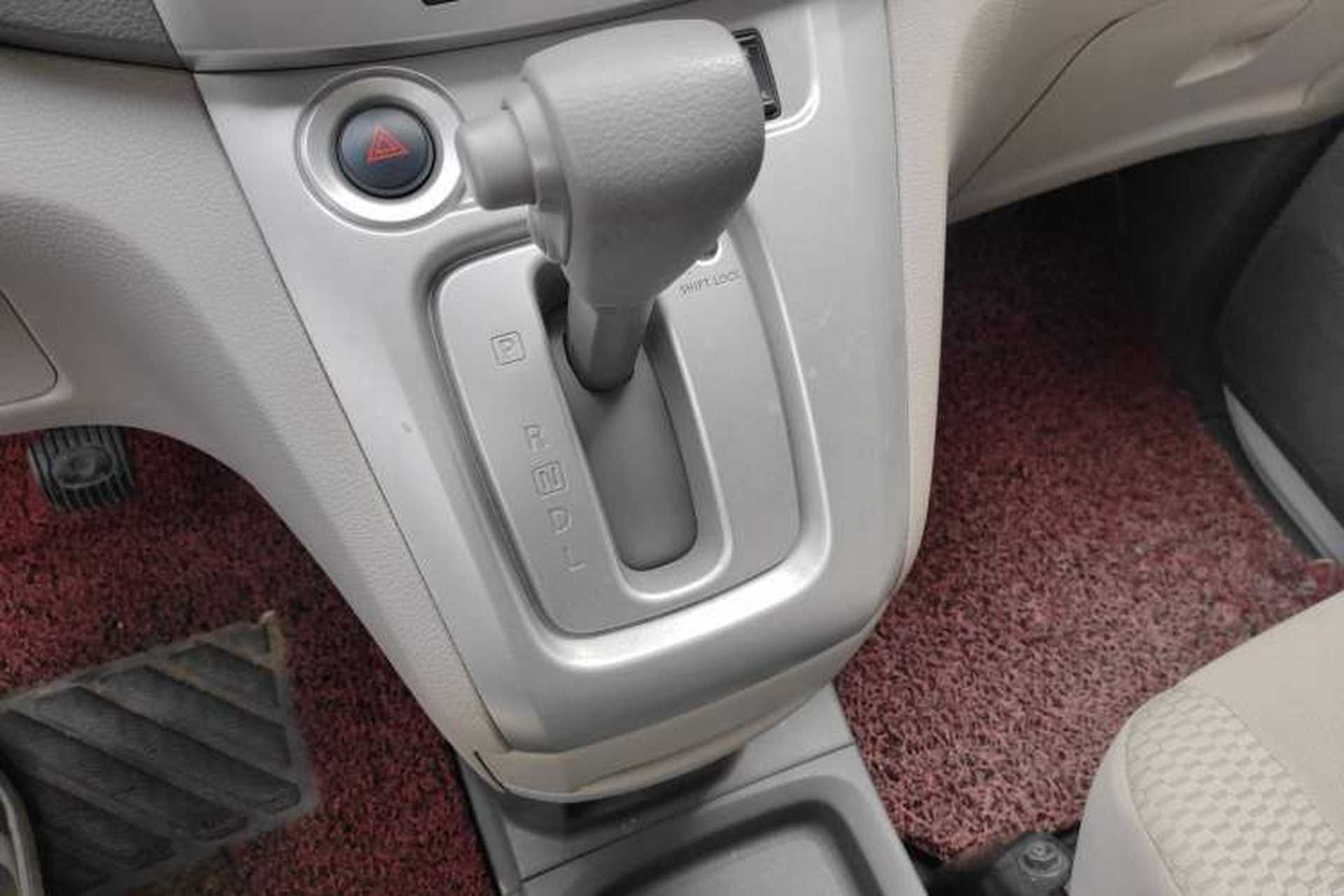 Used Nissan NV200 2014 1.6L CVT Luxury Model China IV Standard Gear Lever