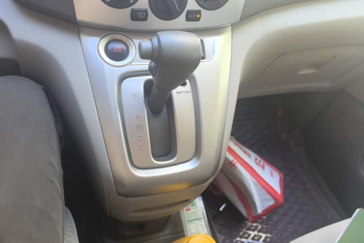 Used Nissan NV200 2014 1.6L CVT Luxury Model China V Standard Gear Lever