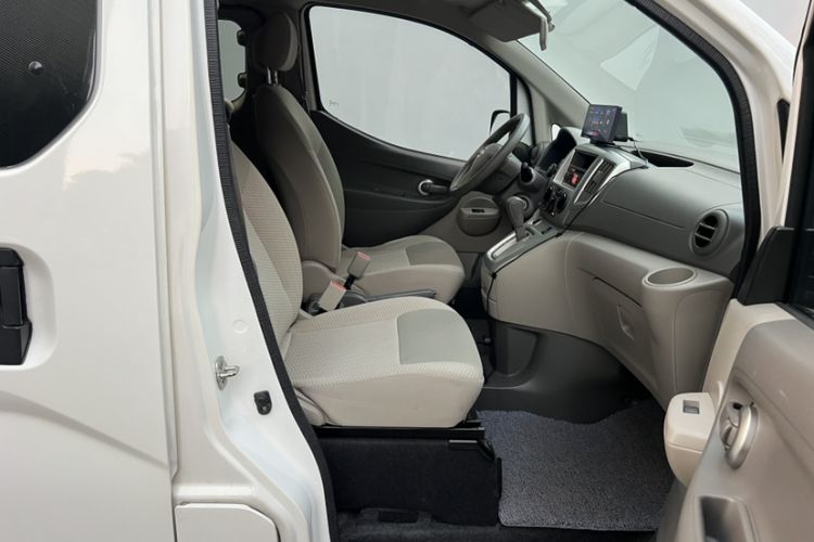 Used Nissan NV200 2014 1.6L CVT Luxury Model China IV Standard Interior 11