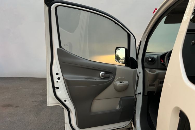 Used Nissan NV200 2014 1.6L CVT Luxury Model China IV Standard Interior 12