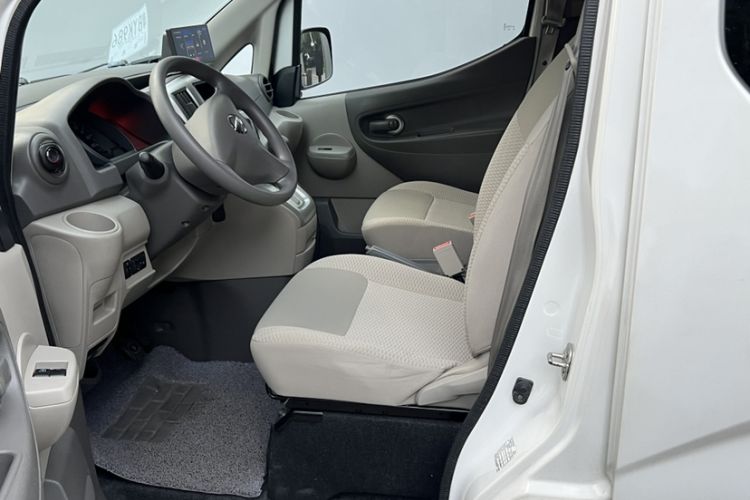 Used Nissan NV200 2014 1.6L CVT Luxury Model China IV Standard Interior 3